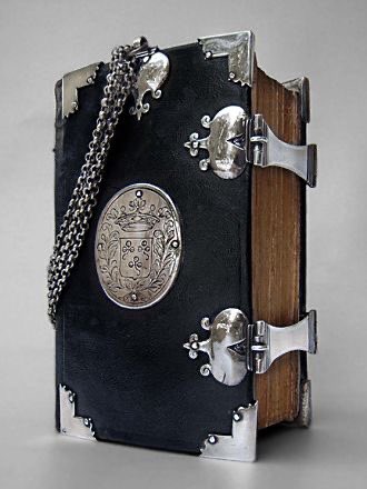 nomicon_the's tweet photo. #Necronomicon #grimoire #tomeofeldritchlore #spellbook #bookofshadows #bookofEibon #deVermisMysteriis #theBlackBook #BookofAzathoth #BookofDagon #BookofDzyan #BookofHiddenThings #BookifIod #BookofKarnak #BookofKyog #BookofNight #BookofSkelos #BookofThoth https://t.co/MOGpDJvMb1
