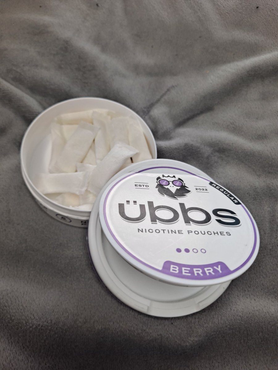 CHASEJLONDON's tweet photo. GETTING ME THROUGH THE WEEK
#ubbs Berry Pouches
Say hello to Übbs – nicotine pouches that fit perfectly under your lip for a slow, discreet and pleasant release of your favourite flavours, minus the tobacco.
#stopsmoking #givingup #nosmokingproducts #nicotinepounches #london https://t.co/36HIiuU7Fv
