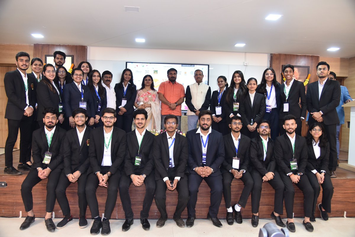 Ecstatic with the turnout at 8th Edition of #vesimlitfest. Book launches,panel discussions &amp;critical viewpoints shared by speakers, authors &amp;professionals from varied backgrounds.Special thanks to all who worked so hard behind the scenes Dr <a href="/SatishModh/">Prof. Satish Modh</a> <a href="/ProfSwatiSingh/">Swati Singh</a> <a href="/zankrut/">Zankrut Oza</a>
