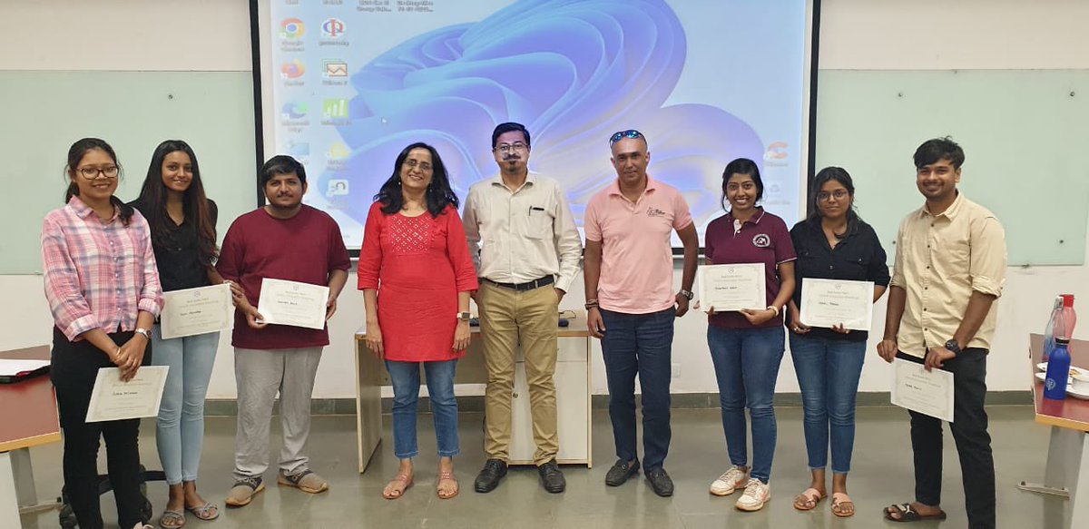 topgunRJ's tweet photo. From Idea to Project to Startup ? Assessing 20 Startup ideas from 100+ @GIM_Sanquelim students along with @amarnani13 @AmarnaniDr The classroom is transformed into a set of @sharktankindia #studentpreneur #wannapreneur Our role @aicgim is to encourage students to be entrepreneurs https://t.co/m0L3gTofJk