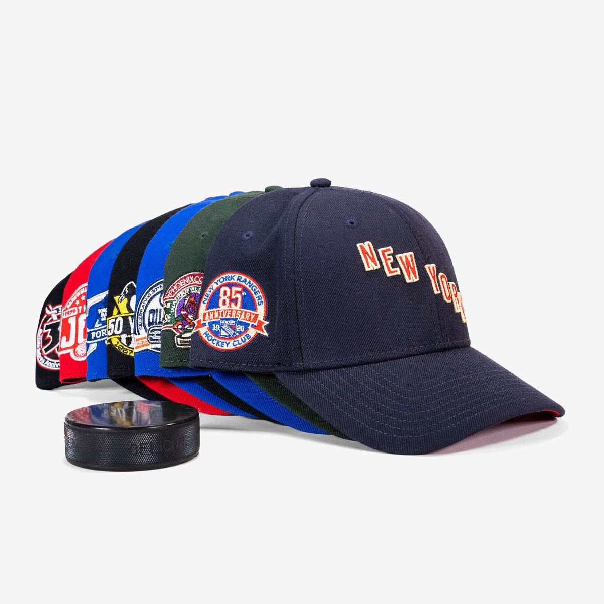TopperzStore's tweet photo. 🥅 HOCKEY HATS!
We teamed up with American Neede to create iconic Sidepatch Hats!
SHOP 👉  https://t.co/H9yNqrzl01 
#americanneedle #nhl #hockey #icehockey #hockeytime #blackhawks #ducks #bruins #nhlhats #retrocrown #retrocaps #vintagehats #snapback https://t.co/se4yerM8E7