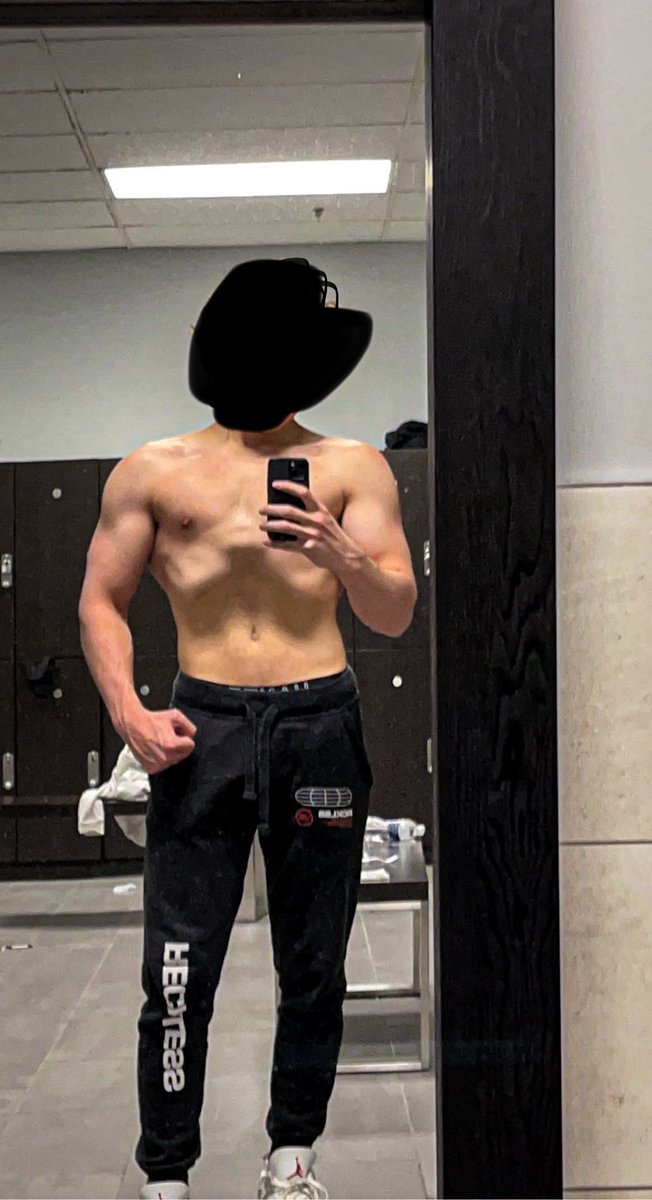 Itruuu1's tweet photo. keeping the gym open after a school shooting is insane crazy work out tho https://t.co/jJWsa1cHRM