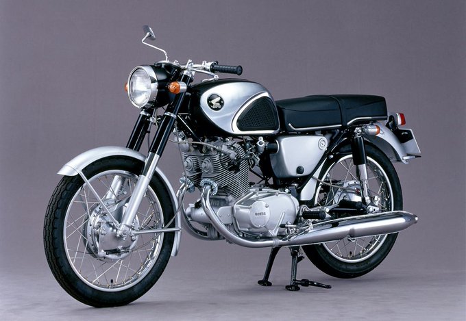 #生まれた年に新発売された車種を1つ挙げろ
これだった。 