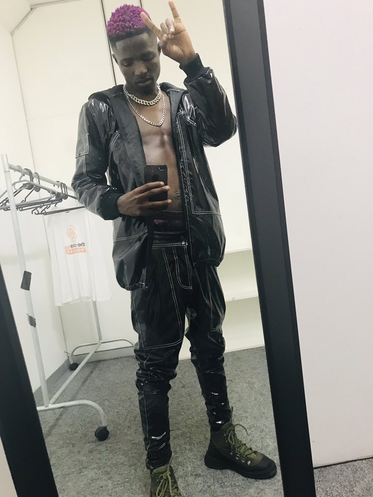 TopDogsEnt's tweet photo. “ @80Five_ZA Behind The Scenes💪🏿🔥🏁”
#4newsingles_loading⏳ #NewAlbum/MixtapeLoading💽 #lettertoheaven🎵 #hiphop #Gqom #housemusic #jazz #topdogsentertainment https://t.co/mZ4rzT4SuI