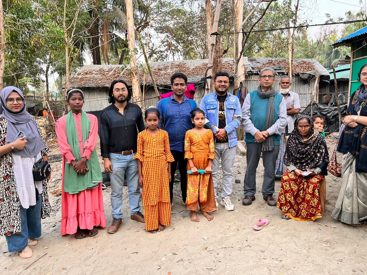 LeoArifulIslam's tweet photo. Marking International Cancer day 2023
@YASID16610448, Alo Bhubon Trust, and SCMPCR, organized a cervical and breast cancer awareness program at Najirar Tek, Cox’s Bazar. In this awareness campaign, more than half a hundred women from the climate-vulnerable community tookpart. https://t.co/0R1yO5XmA8