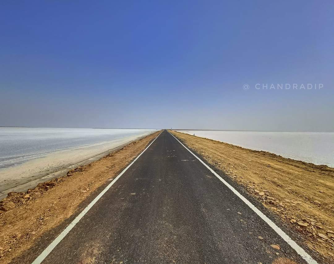 Roads near the White Rann of Kutch ( Gujarat ) as on Feb 2023. To Film here call Kishore Sinh Parmar 9898279640 and 7485949640 ( gujaratlocations@gmail.com )
#FilmInGujarat
#RannofKutch
#WhiteRannofKutch
#ExploreKutch
#RoadsinGujarat