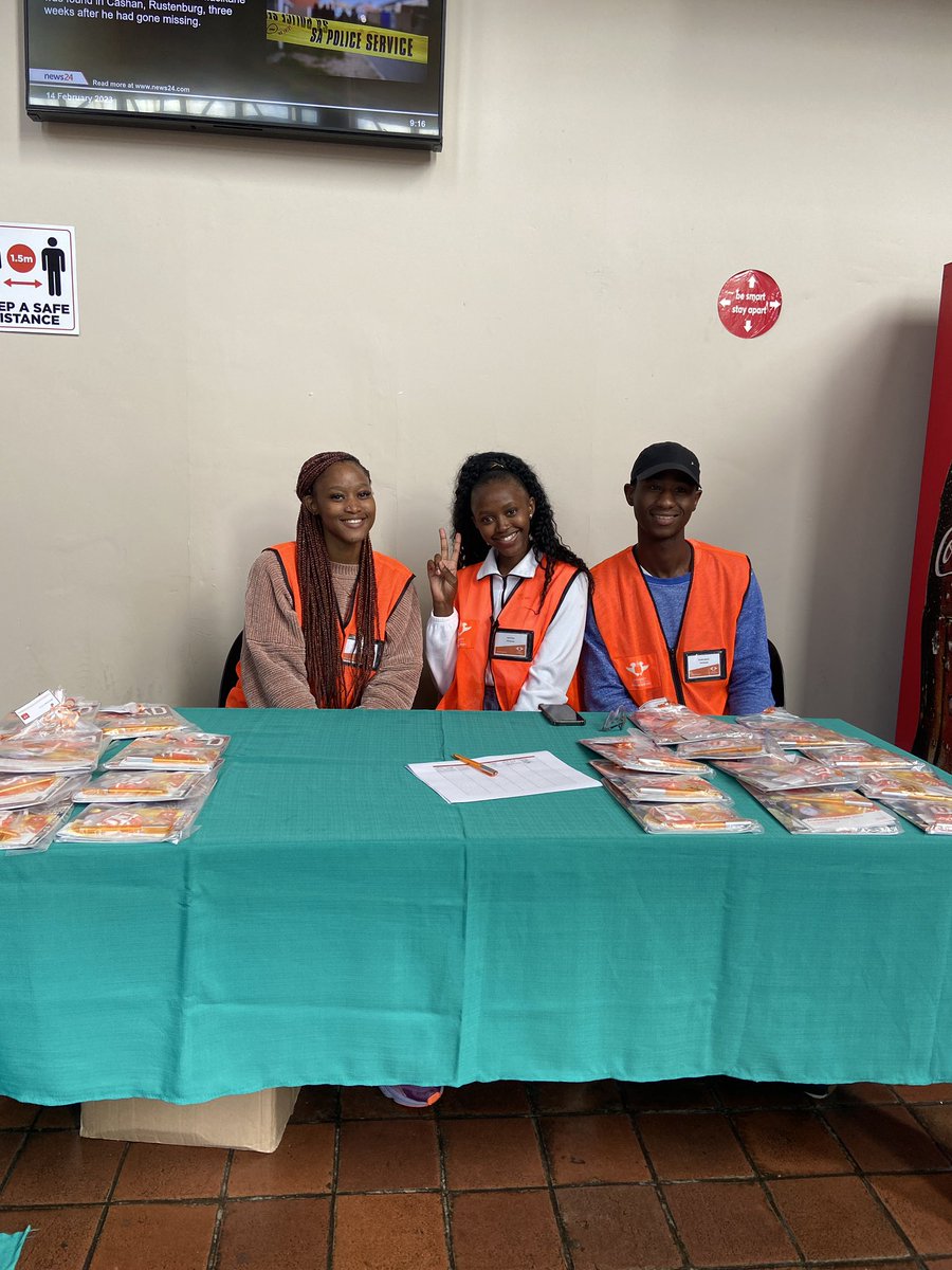 go2uj's tweet photo. First years on APK be sure to grab you FYS info pack at various locations on campus from our FYS Marshalls. Look out for the guys with the orange bib.
Donโt forget to snap a pic at B-Ring too ๐. Use the hashtag #UJFYS
#UJ2023
#UJAllTheWay
#UJFYS23 https://t.co/TAA3onyxmR