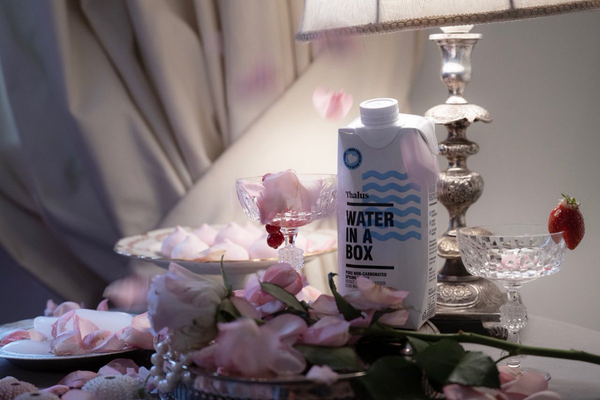 Roses are red, violets are blue,
Sustainability is the way to go, and it starts with me and you.

Thalus is not just H2O,
It's a symbol of love, pure and true.

Valentine's Day is about love and care,
So let's show some love for our planet so fair.

#vältesdag