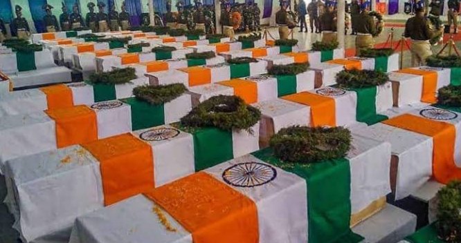ssonalswapnil's tweet photo. सभी वीर जवानों को भावभीनी श्रद्धांजलि🙏🏻
#PulwamaAttack
#BlackDayForIndia https://t.co/hS4ca4iaHs