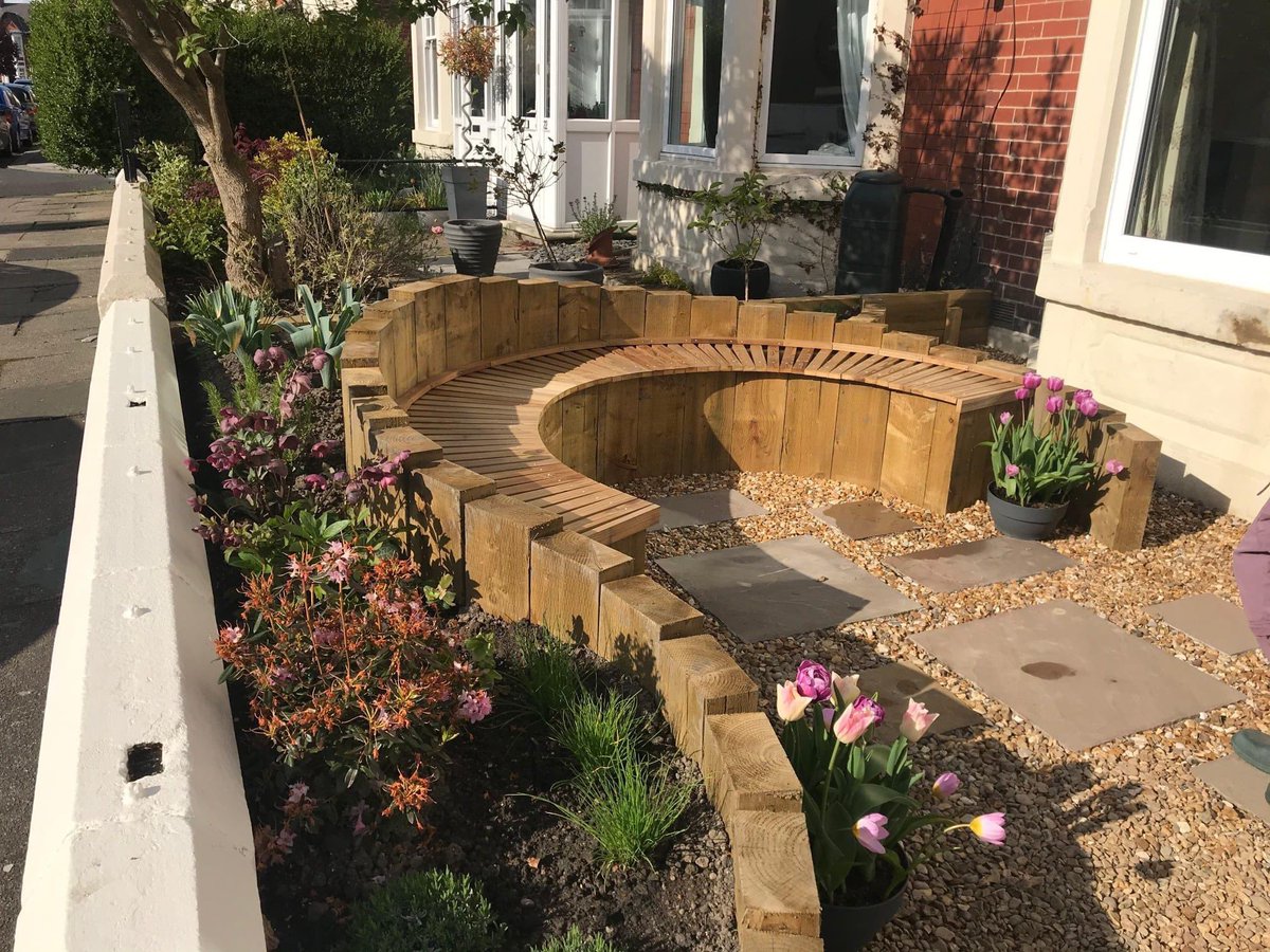 #morning Dreaming of #summer - #sunny #seat #sleeperbed for a #Newcastle #Victorian #terracehouse front #garden … #gardendesign #landscape #landscaping