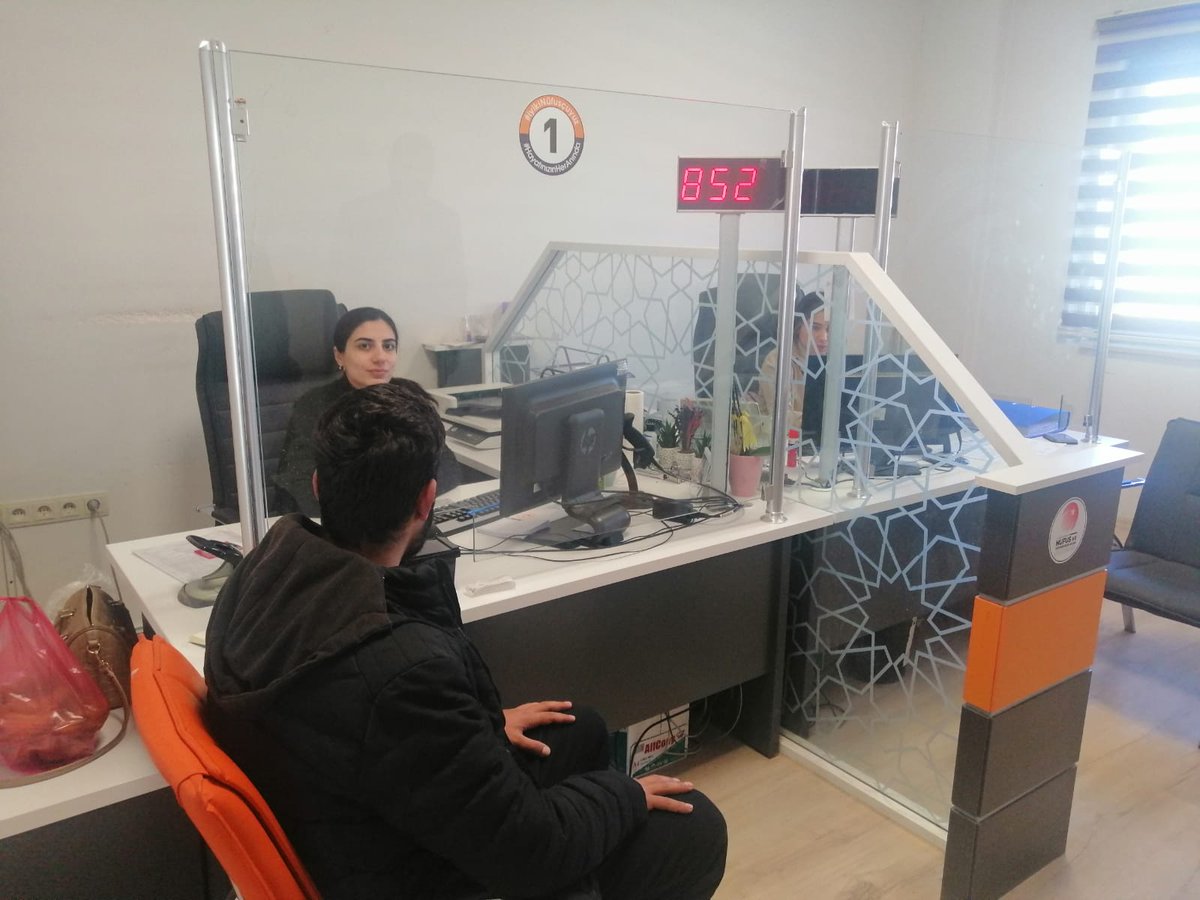 Bölgemizde meydana gelen deprem nedeniyle İl Müd. Sn. Hasan Başaran Müdürlüğümüzü ziyaret ederek, Genel Müdürümüz Sn. Şefik Aygöl'ün selamlarını ve geçmiş olsun dileklerini iletti.
<a href="/suleymansoylu/">Süleyman Soylu</a>
<a href="/sefikaygol/">Şefik AYGÖL</a>
 <a href="/valisalihayhan/">Salih AYHAN</a>
 <a href="/HarranKaymakam/">Harran Kaymakamlığı</a>
 <a href="/HASANBASARAN07/">Hasan BAŞARAN</a>
 @Bilalyetgin63