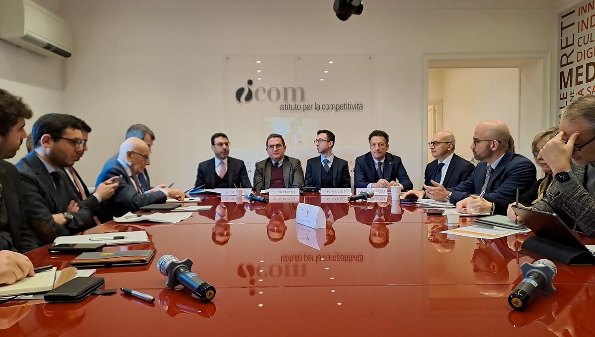 ICompetitivita's tweet photo. ⚡ Semplificare la transizione ecologica. Le nuove sfide legislative e autorizzative alla luce del PNRR. 

Ne parliamo al tavolo rosso I-Com 🔴 con @giodiscipio, Capo ufficio legislativo del @MASE_IT. 

Introduce il presidente I-Com @daempoli 👇🏻 https://t.co/7nl59c98of