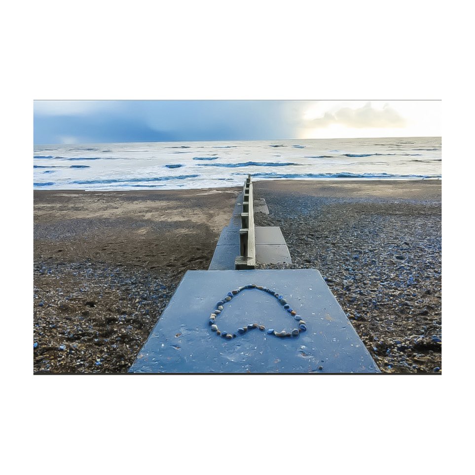 ‘Be my…’ 
.
.
.
.
.
.
#happyvalentinesday #loveislove #loveyou #beachlove #hastings
