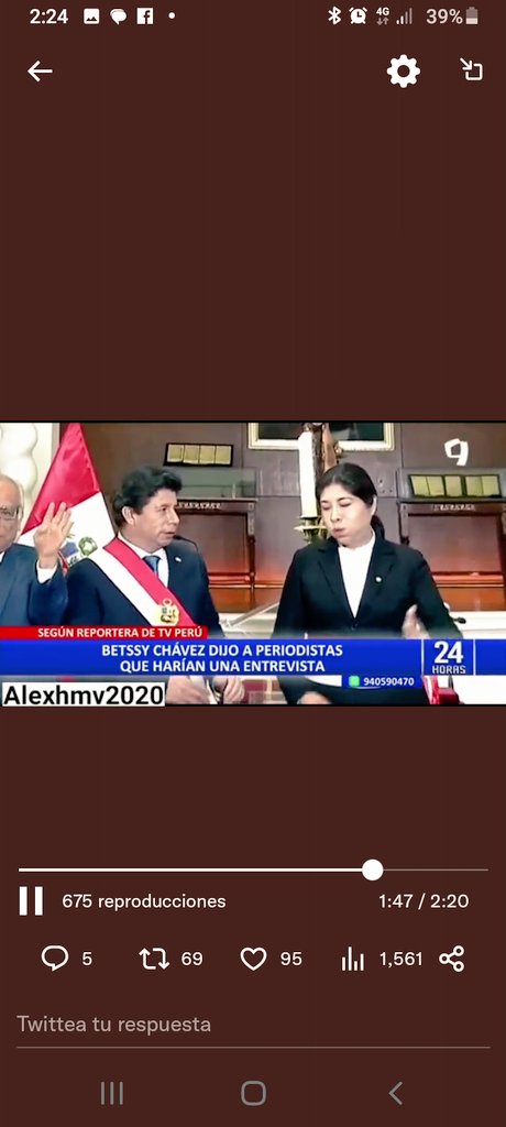 MnicaCceres7's tweet image. Si se fijan bien luego de juramentar frente a los dos diablos, IPARRAGUIRRE 2,0 hace un gesto y SOPLA🧐
La pata luce palida,demuestra algo d shock por lo que sabía estaba asumiendo😠
Me recuerda a esos terrucos cuando se inmolan o me equivoco?
#TerrorismoNuncaMas💥💣
#SOSPeru🇵🇪