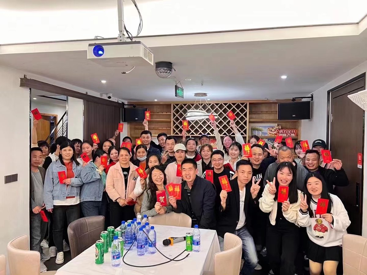 Mona_Lai49's tweet image. 🎉Annual Meeting &amp;amp; Team Building

Hope Rayrun is getting better and better!💯

#led #ledcontrollers #leddriver #bluetooth #smartcontroller