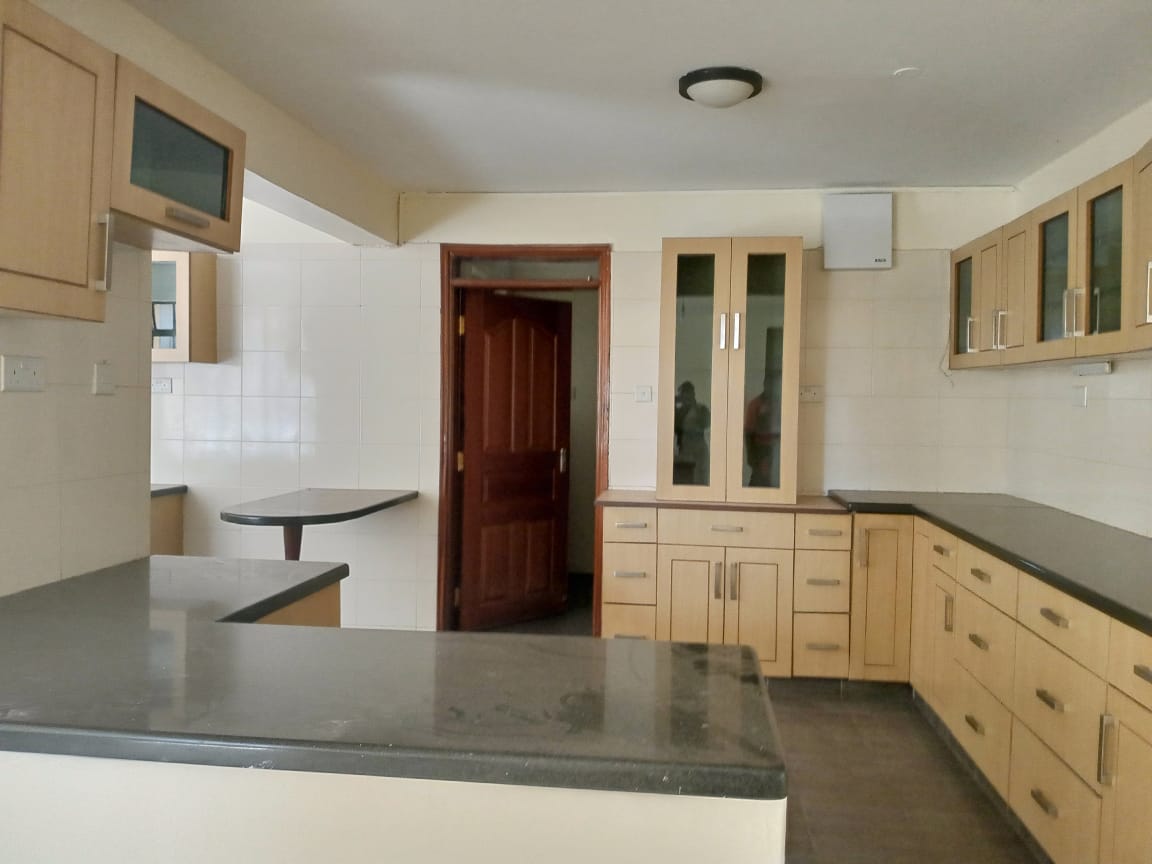#ValentinesDay 
WESTLANDS,5 BEDROOM APARTMENT FOR RENT.
3 bedrooms are ensuite,2 share a common washroom.
spacious sitting area with separate dining area.
spacious kitchen fitted with cooker and enough cabinets. Ample parking space.
Rent 130k
Call Isaac for viewing on 0716776744