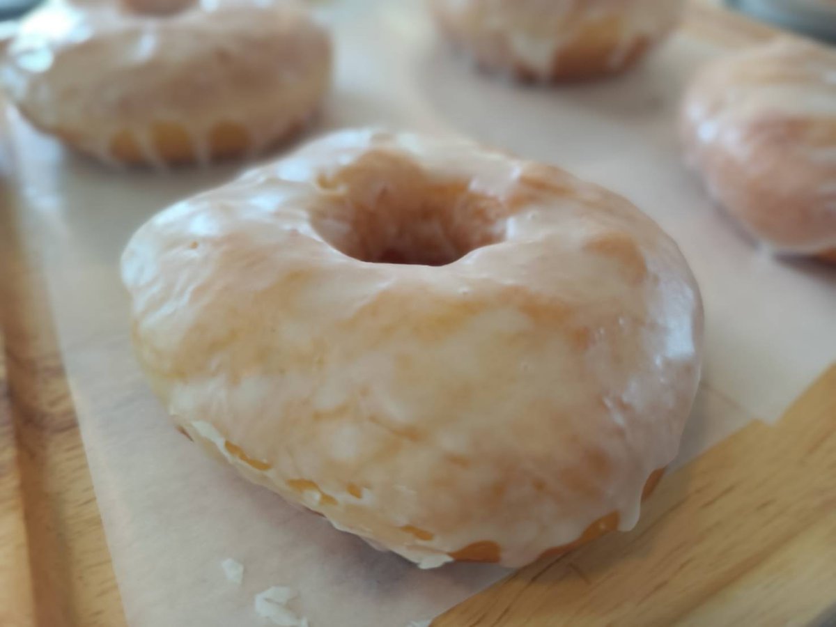 intawaa's tweet photo. ホームメイドドーナツ🍩
โดนัดโฮมเมด ลูกค้าจะได้สัมผัสความ ออริจินัลแบบดังเดิม สัมผัสถึงแป้งและวัตถุดิบในการตกแต่งหน้าของโดนัทที่เราคัดสรรค์อย่างมีคุณภาพ
⏰09.00-19.00 น 
 Facebook : Intawaa​  โทร​ 088-4773361  
#intawaa ​#อินถวา #homemadeDonuts 
#คาแฟ่โคราช #koratcafe #รีวิวโคราช https://t.co/eOhu5axkEE