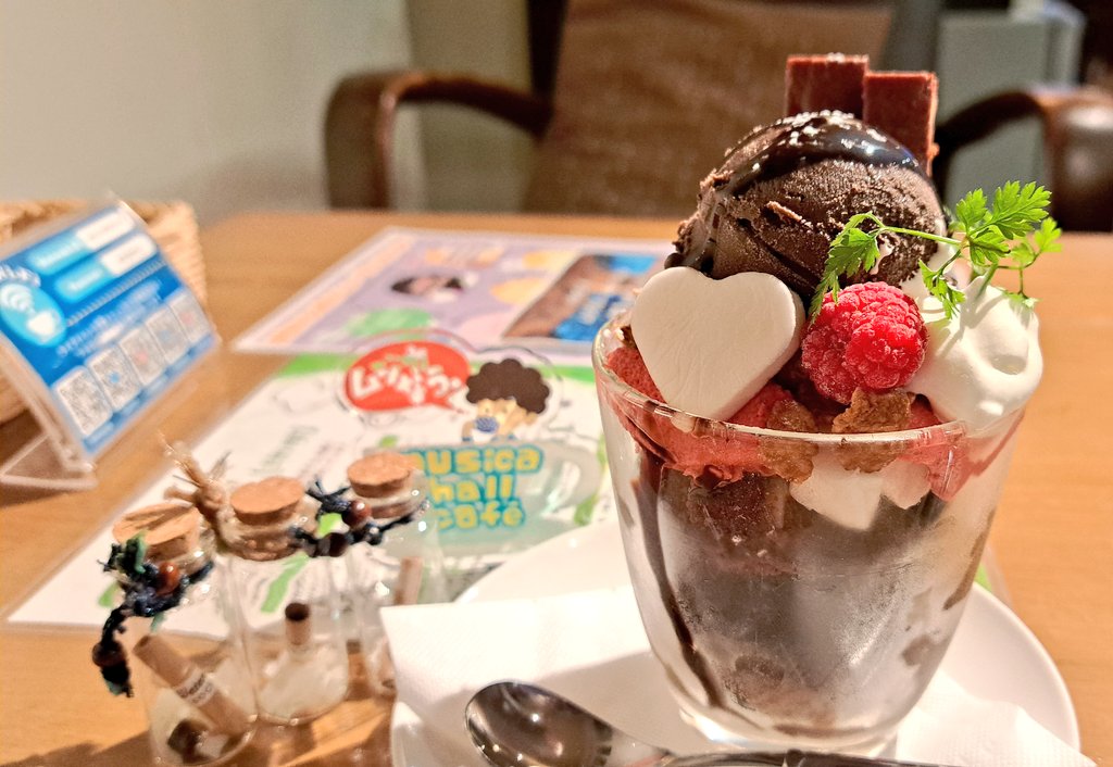 enishi_enmusubi's tweet photo. ヾ(o´∀｀o)ノﾜｧｰｨ♪

ぼっちチョコバレパ🍫💓
ぼっちバレンタイン❤🍫

寂しいけど
ありがたい(*´˘`*)♡

他は賑やか…

 #ムジカなう
 #musicahallcafe さん
 #WatanaBestaSOCIALclub 様
 #YaaYa さん
 #フレグラントメッセージボトル🍾
 #ボトルさんと撮りたい🍾💕
 #ぼっち https://t.co/xu1ab5GvFX