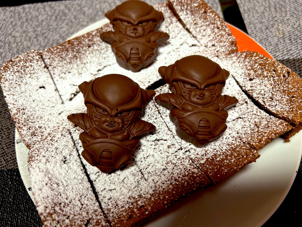 「ガトーショコラ作った!余ったチョコでフリーザ様も作ってみたw 」|リフラのイラスト