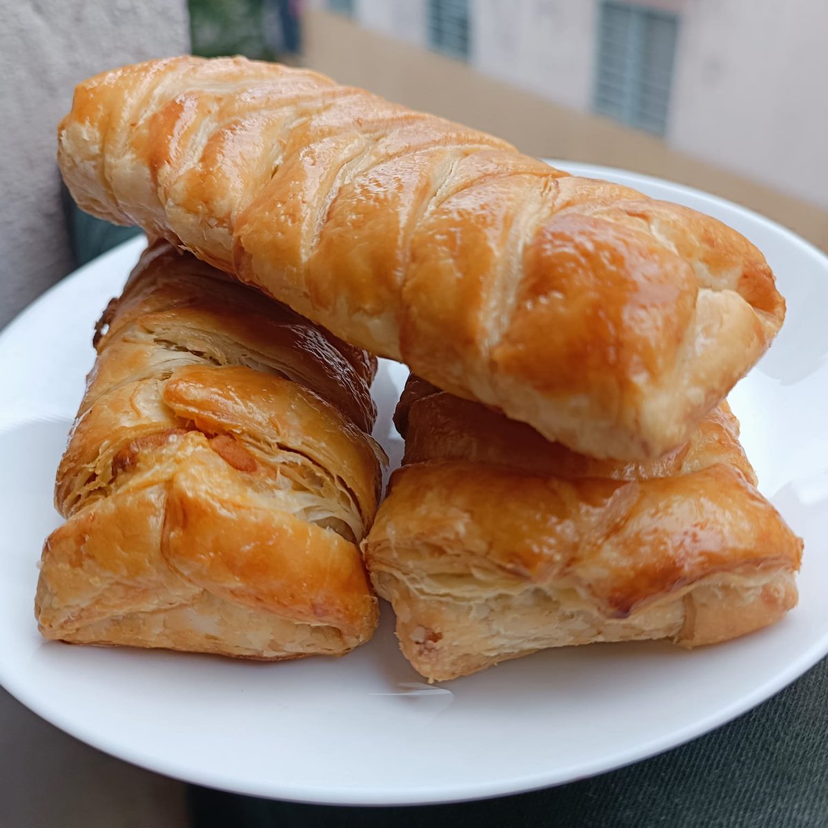 DailyMakan's tweet photo. Resepi Instant Tuna Puff 🥙

Menggunakan 3 bahan :
-Roti Paratha 
-Tuna 
-Telur https://t.co/XOldaErhIQ