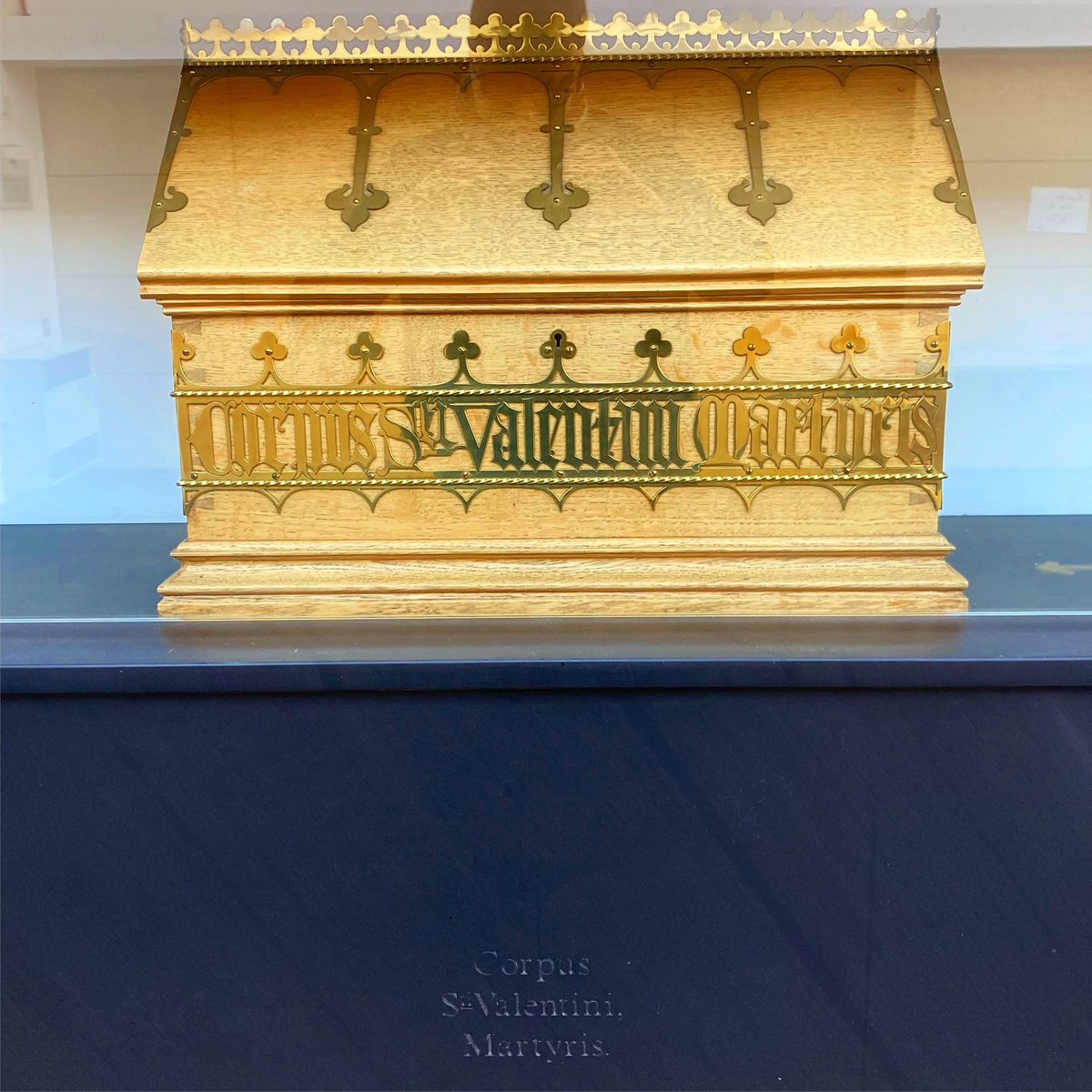 Happy Valentines Day! Here is the reliquary of St Valentine found in Blessed John Duns Scotus Church in the Gorbals! ❤️ #valentinesday #valentines #happyvalentinesday #stvalentine #catholictwitter #gorbals #glasgow