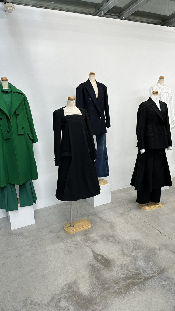 EZUMI 23aw 展示会
シルエット綺麗すぎてパンツを個人オーダーしました🖤