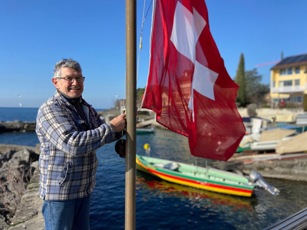 SwissD1VER's tweet image. Swiss flag🇨🇭and the Diver Down flag both square shaped

The two flags feature proudly on the @SwissD1VER dial

Our home port #Cully #LacLeman with legendary local fisher P-A Monbaron

⚓️🎏🤿 #Switzerland