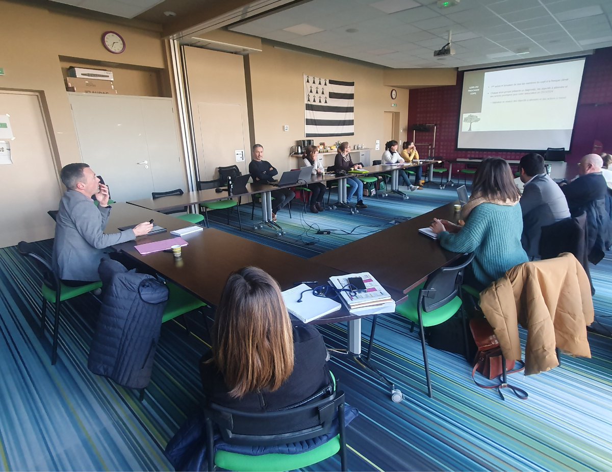 Le mercredi 8 février 2023, a eu lieu au siège de l'association à Betton, le lancement de la démarche RSE avec la mise en place d’un groupe de travail. Un temps d’échanges pour réussir notre mission.
#RSE