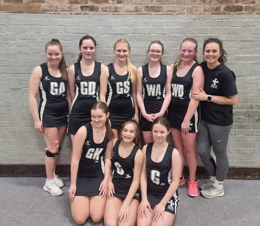 Cllrleannejones's tweet photo. Sponsors still needed for these fab bunch of girls, if there are any businesses who would be interested in sponsoring my daughters team - Neath Netball. This is an amazing opportunity to not only support a local team but a girls team!
#girlsinsportπ€
#NeathNetball β€οΈ https://t.co/vp2jL4htjM