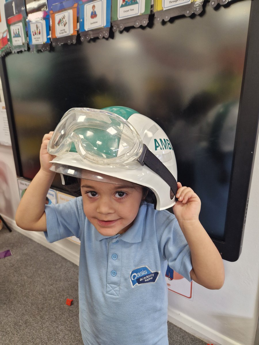 OasisAspinal's tweet photo. Great to have the team from New Start Education visit our Nursery class yesterday. The children loved exploring the vehicles and learning about how to call an ambulance. @EducationStart https://t.co/ypsALsJGED
