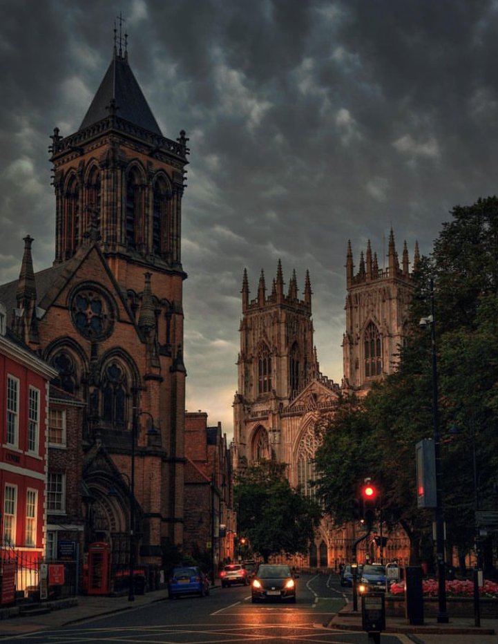 York, England
📸: Fayaz Mohamed
#England 🏴󠁧󠁢󠁥󠁮󠁧󠁿 #UnitedKingdom #yorkshire #york 
#cathedralcity #yorkshirelife #yorkshireengland  #traveling  #travelphotography