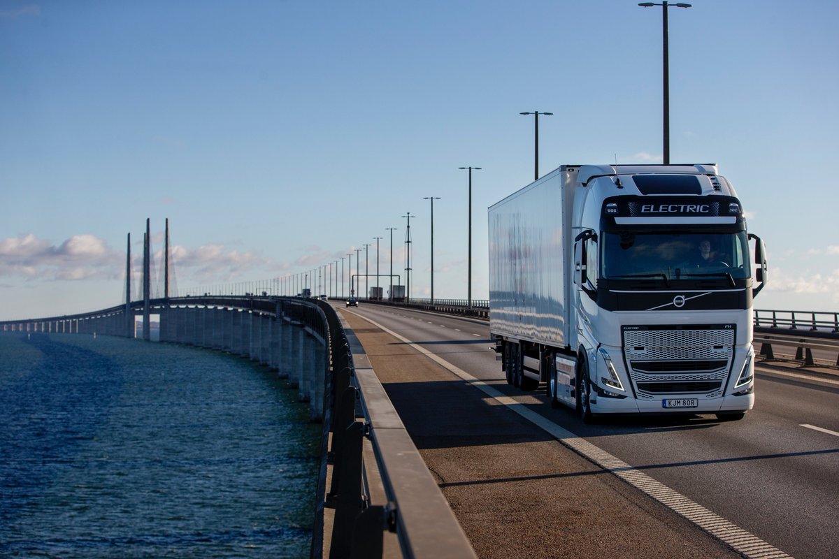 Grön omställning av tung lastbilstrafik är möjlig 🔋⚡ – också på längre turer över landgränser och <a href="/oresundsbron/">Øresundsbron</a>. Vi samarbetar med <a href="/VolvoTrucks/">Volvo Trucks</a>, <a href="/CarlsbergSWE/">Carlsberg Sverige AB</a>, <a href="/EONDANMARK/">E.ON Danmark</a> och Erikssons Åkeri  för ökad elektrifierad godstrafik över Öresund. Läs mer: bit.ly/3lAS3oA