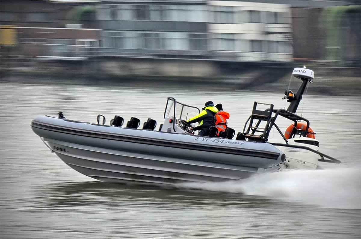 Nieuw in onze vloot: De Gemini WR780 RIB met 300pk. Deze snelle RIB boot is voorzien van veel technische snufjes. Zoals een radar, 3D sonar, marifoons, kaartplotter en kompas. De Gemini WR780 is een zeewaardige CE-B geclassificeerde RIB boot.