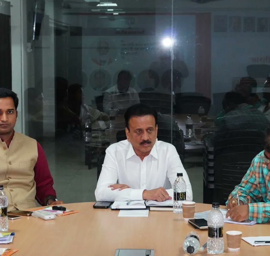 Girish Mahajan tweet media