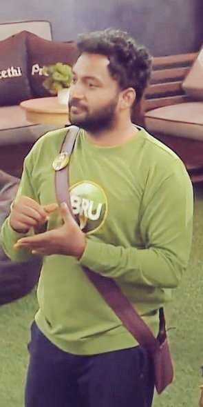 Daic_selva's tweet image. Beautiful edit❤️.
#BruVik - Underrated bonding for sure💚@RVikraman @brucoffeein

#vikraman𓃵 #vaathivikraman𓃵
#TotalWinnerVikraman #AramVellum #Vikku #Vikraman #BiggBossTamil6 #AramVellumLegalAid