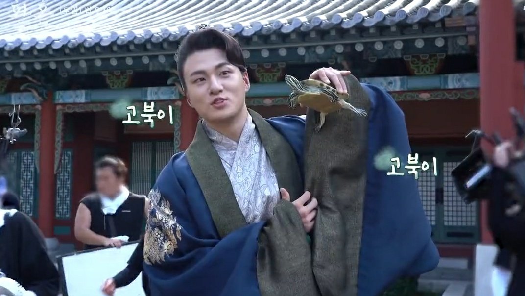 Gorgeousbabe113's tweet image. Boys and their turtles 😆🐢😆
#AlchemyOfSoulsLightAndShadow × #OurBloomingYouth