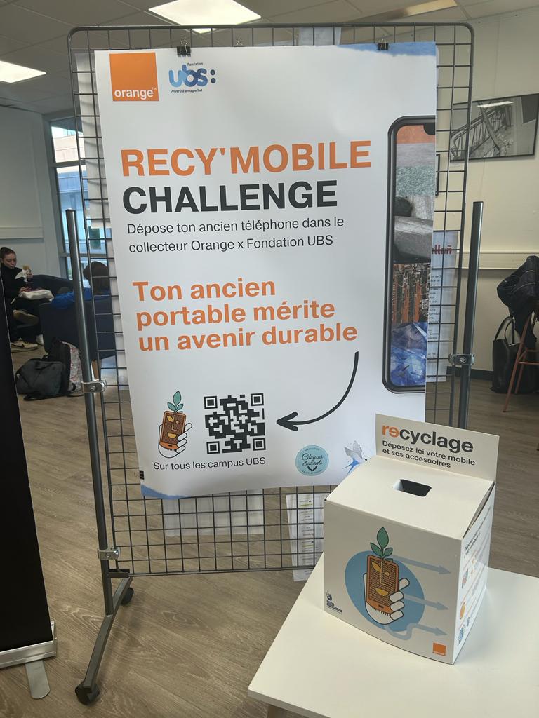 💔Vous l'avez aimé, mais il est temps de s'en séparer 📱? 😉
C'est parti pour le grand challenge de #collecte de mobiles usagés organisé par <a href="/UBS_fondation/">Fondation UBS</a> et Orange ! 
Etudiants, on compte sur vous pour déposer vos vieux mobiles dans les bacs collecteurs à disposition ! 

#RSE