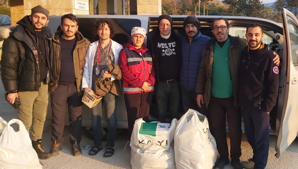 Siz değerli Sağlık Çalışanlarının derneğimiz vasıtası ile yapmış olduğu bağışlar gönüllü temsilcilerimiz ile meslektaşlarımıza ulaştırılmıştır. Allah razı olsun <a href="/SaHaDernegi/">Sağlık Çalışanları Hak Ve Mücadele Derneği</a> 
<a href="/SahaDerya35/">Derya TUNÇ</a>
<a href="/GsiErmanAcikgoz/">Erman Açıkgöz</a> 
<a href="/sterilanka/">Steril Anka(Filiz Aksu)</a> 
<a href="/st_simsek/">st.şimşek (mateist)</a>
<a href="/hgokhan1907/">..Hasan Gökhan..</a>
@MustafaCilxor