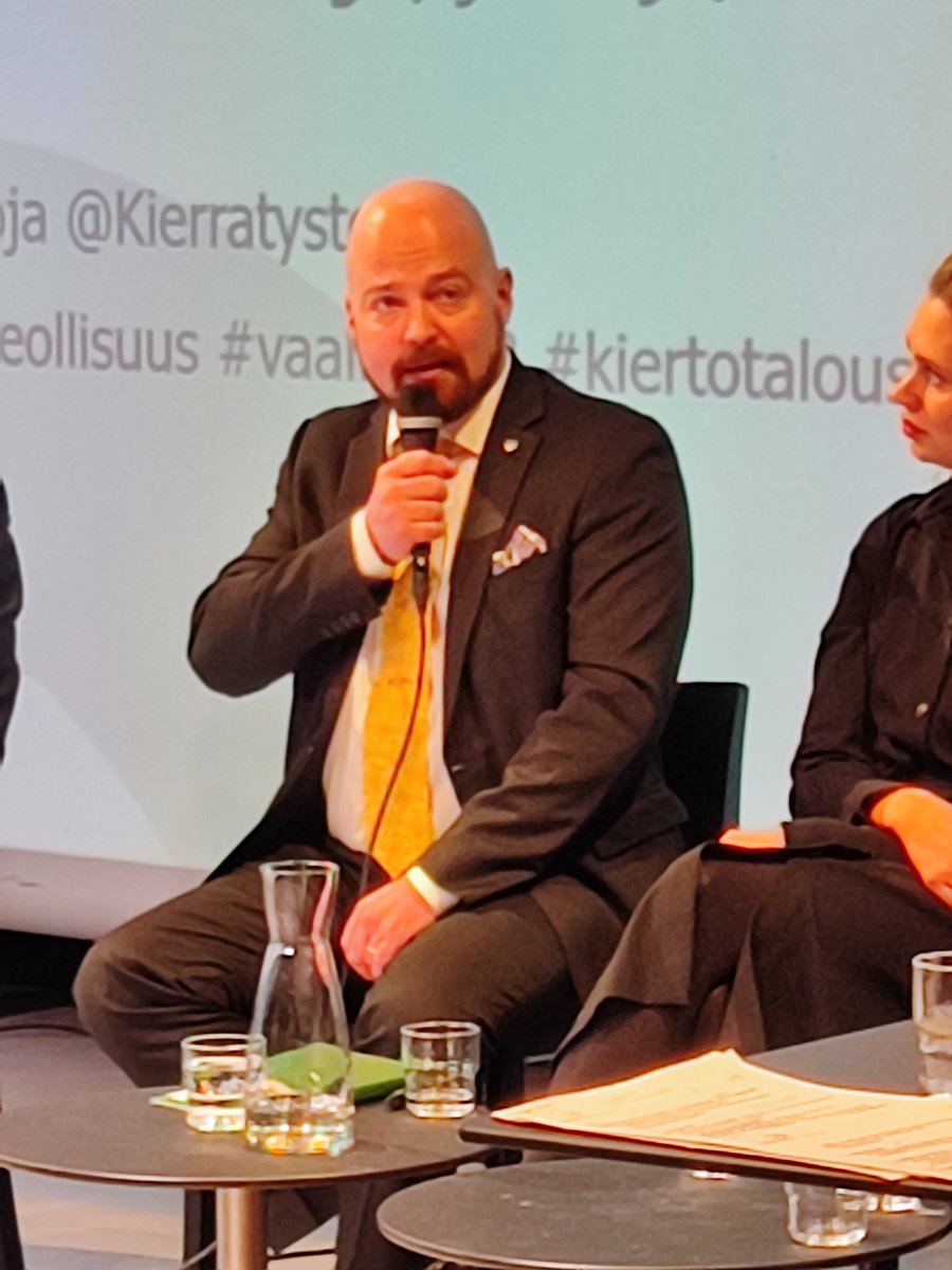 Julkisten hankintojen potentiaali on valtava, jotta materiaalit saadaan kiertoon. @KarnaMikko peräänkuuluttaa tahtotilaa:  Strategiset tavoitteet ja  seuranta kuntoon. @Kierratysteol #vaalit2023 #kierrätys #julkisethankinnat #kiertotalous