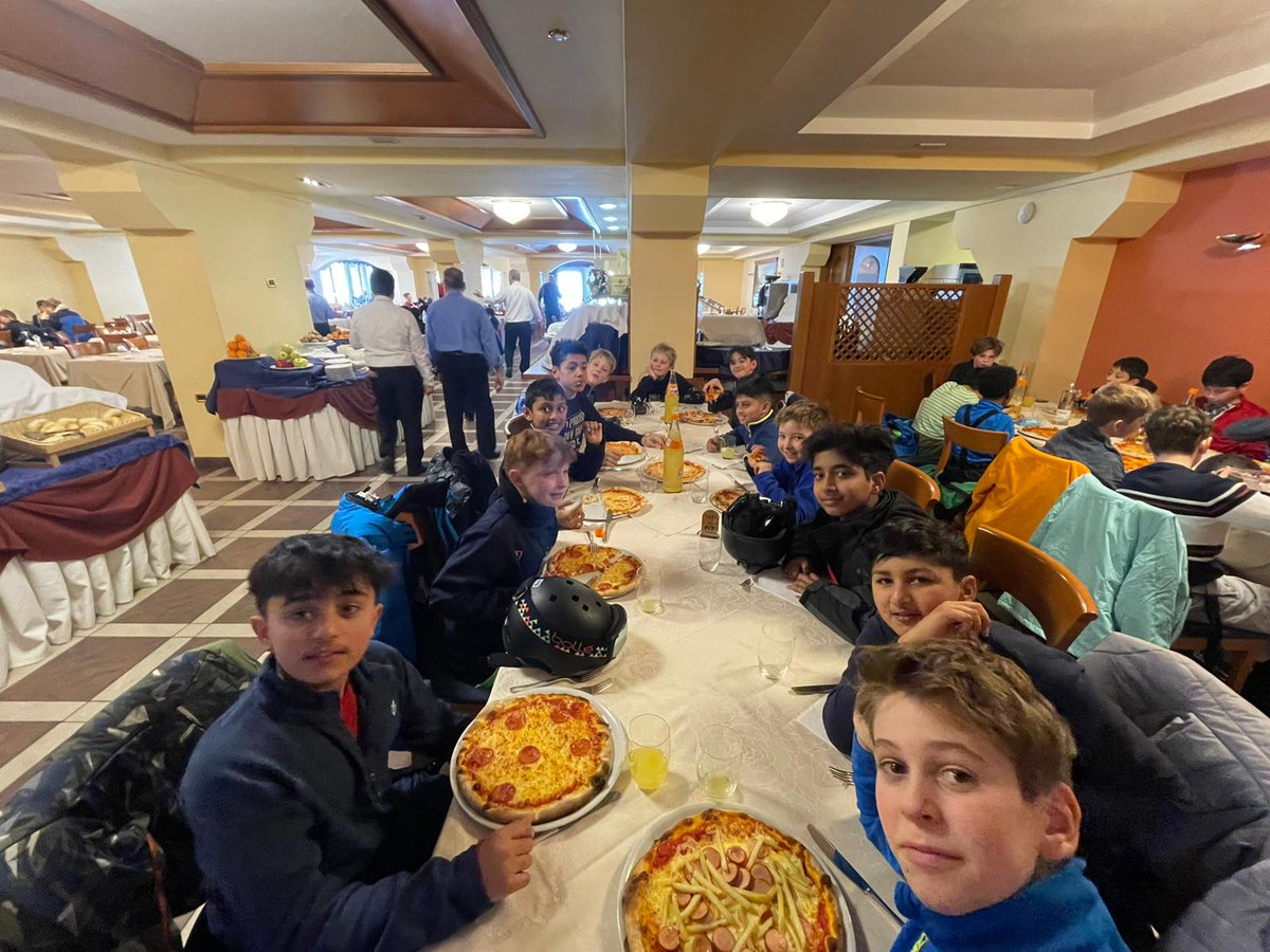 WhitgiftSchool1's tweet photo. First day on the slopes complete! 🎿⛷️🏂 All the students were in high spirits after a successful day of skiing and snowboarding.
#WhitgiftTrips #WhitgiftExcursions #SkiTrips #TonaleItaly #TonalePass #SkiResort https://t.co/tnBxocftT2