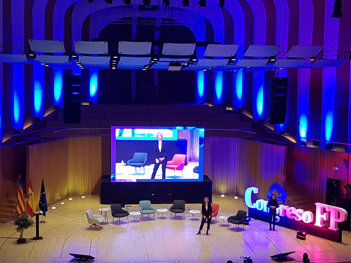 laprofedefol's tweet photo. Comienza el Congreso Nacional de #FP, una oportunidad para conocer y compartir. ¡Que maravillosos reencuentros con la comunidad #folera¡ https://t.co/EbIDXSo6re