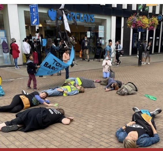 XRCroydon's tweet photo. Happy Valentines' @Barclays 💚🖤💚
Sharing memories whilst you're still funding #ClimateCrisis & obscene profits of @Equinor @bp_UK @Shell
@exxonmobil
#Barclays @sharklays
#keepitinground @CroydClimateAct @fossilfreelondon @CClimateAction
#ecocide @InsideCroydon @Lando_j https://t.co/MZQflNJd7h