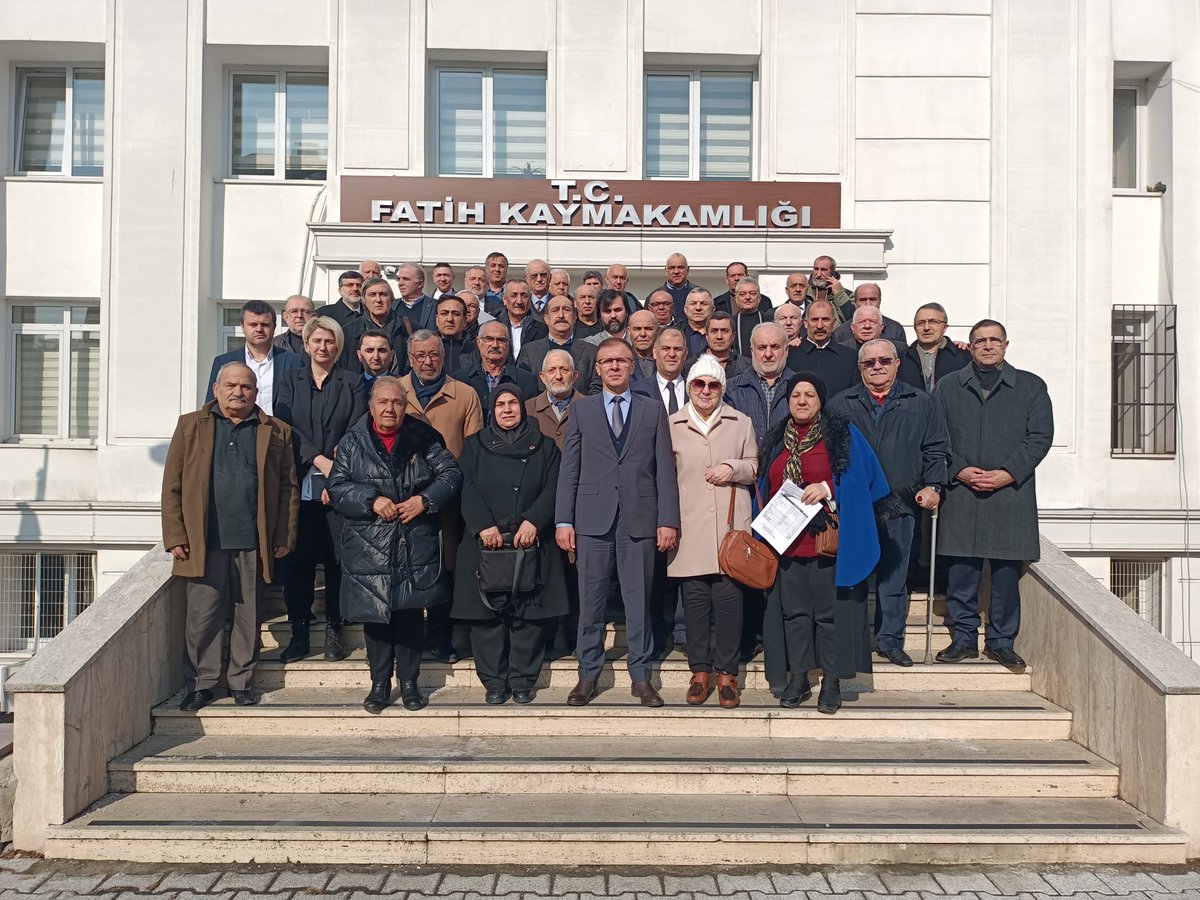 Fatih ilçemizdeki Muhtarlarımız deprem bölgesine yardım için Kaymakamlığımıza koştular...

Maddi ve manevi desteklerinden dolayı her birine ayrı ayrı teşekkür ediyoruz. Tüm Muhtarlarımızdan Allah Razı Olsun.
