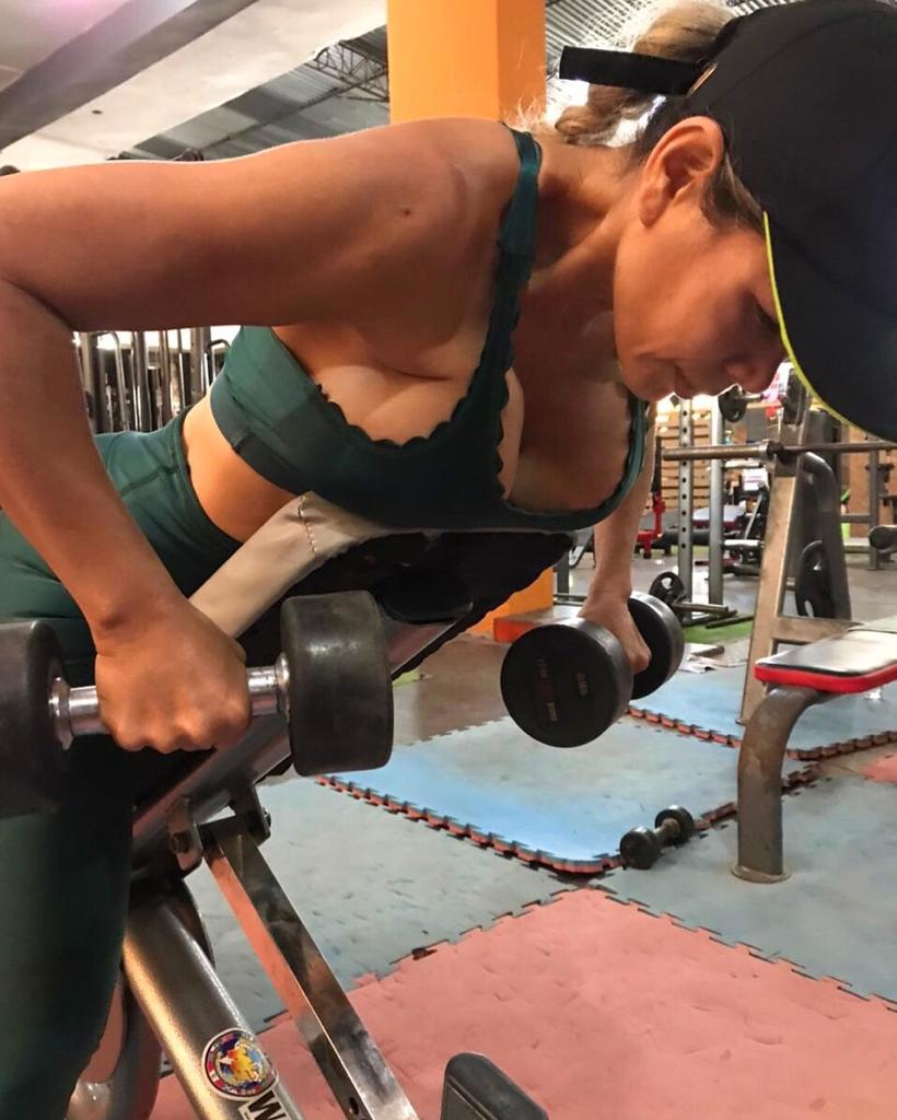 lacasitadetess's tweet photo. Believe in your own strength.💪
💚@eduardofit9 #bodydetess #fitness #fit #fitnessmodel #tessgarcia #fitnessaddict #workout #gym #health #healthy #active #strong #determination #lifestyle #fit #peruviangirls #tarapoto #selvaperuana #strongwoman #empowerwoman #peruvianwoman https://t.co/PiH6AdMZby