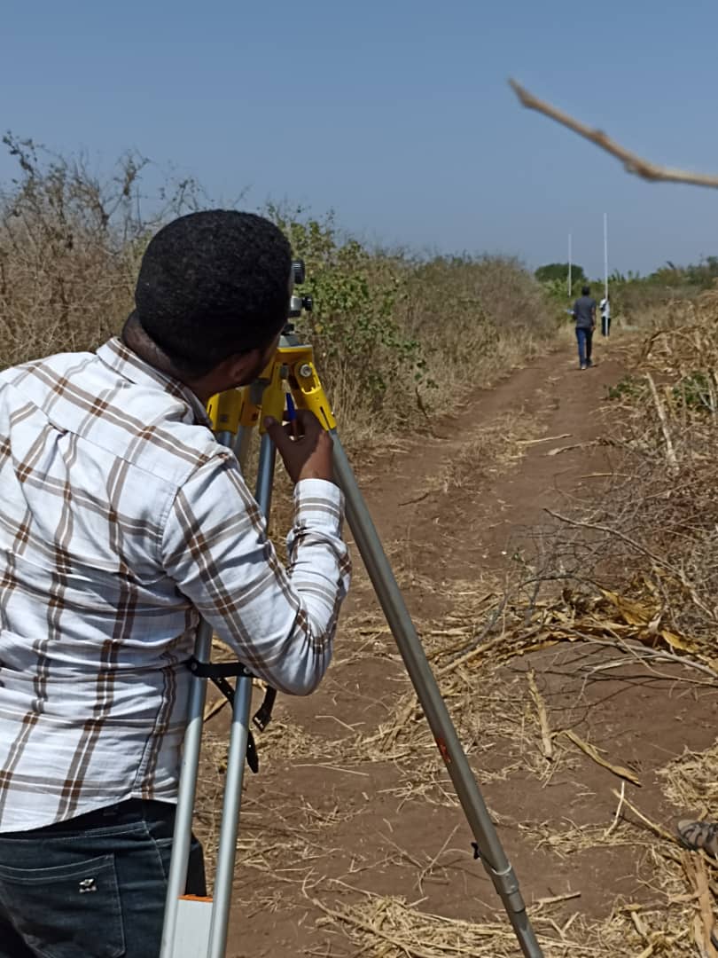 Nuros9Solutions's tweet photo. Village leadership nominated by local district administration, Mareerey community farmers, and N9S staff jointly planning the rehabilitation activity of the Ahmedey canal in Balad district, Hirshabelle, before community effort. https://t.co/tLExpZKDtS