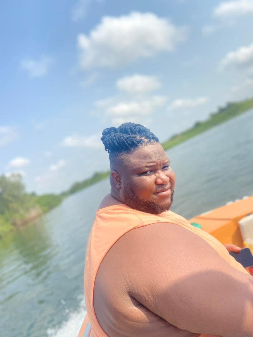 OleleSalvador's tweet photo. 🚨ATTENTION🇬🇭: MAN ON THE RUN! &amp; if you run a beauty Spa, you may also wanna be on the watch out. 

Shalom! https://t.co/6gGqVYn7Gq