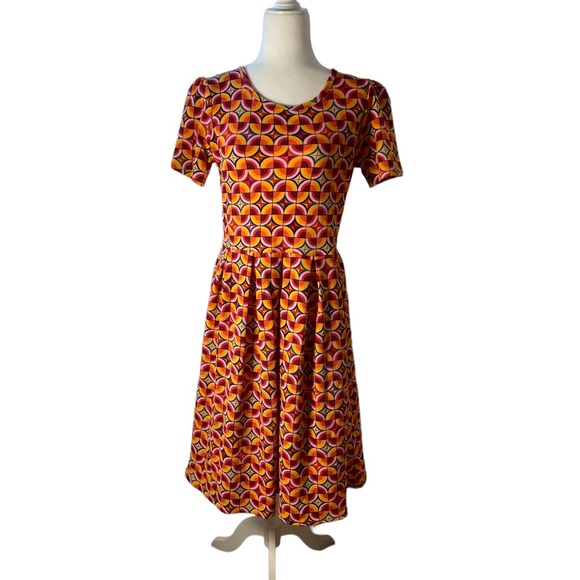 Sparkle_999's tweet photo. So good I had to share! Check out all the items I'm loving on @Poshmarkapp from @barn_burn #poshmark #fashion #style #shopmycloset #lularoe #mitchellness #magnusandrowe: https://t.co/cRvqYysUzb https://t.co/cn3cqzF8G9