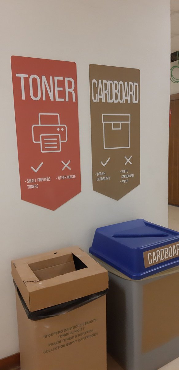 Unusual to find those 2 in office... here <a href="/FAO/">Food and Agriculture Organization</a> HQ in Roma. Recycling is such important social committment.