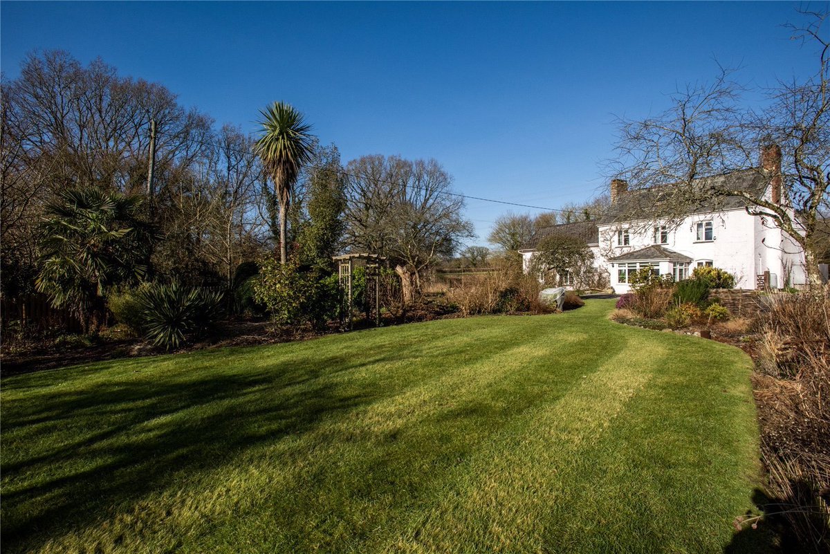 New instruction

#Awliscombe #Honiton #Devon 

Wynford is a particularly attractive 5 bedroom #characterproperty, a former #farmhouse, set in delightful gardens in a convenient #country setting. New to the market with a guide price of £835,000.

jackson-stops.co.uk/properties/165…

@JSExeter