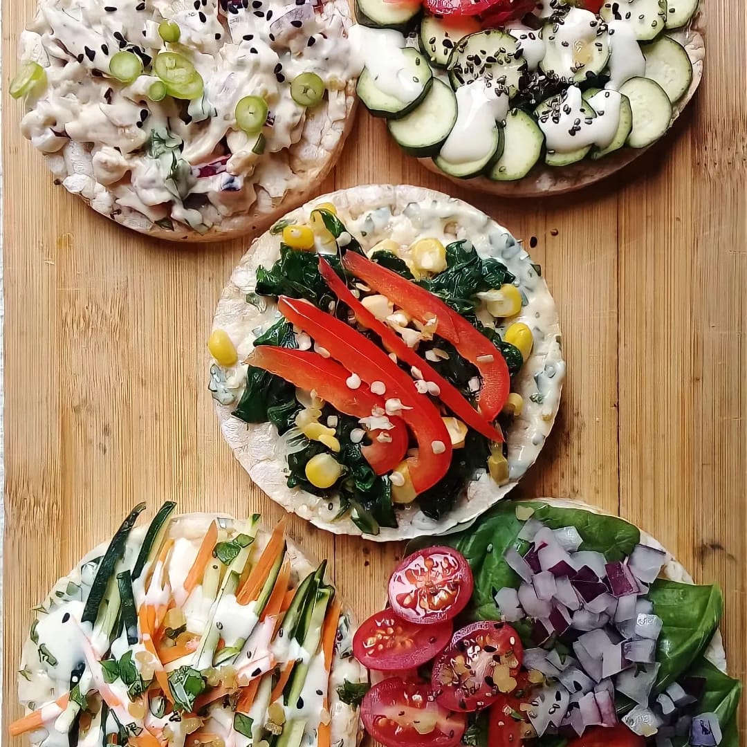 DieksTshabalala's tweet image. Still on the #HealthyLivingChallenge Tip. 

@tasticricesa Rice Cakes 5-Way spinachcorn &amp;amp;redpepper, basil, cherry tomatoes &amp;amp; red onion, chicken mayo, zucchini &amp;amp; salsa, shredded zucchini &amp;amp; carrots
#HealthyLivingChallenge #PerfectEverytime #TasticNaturesRice